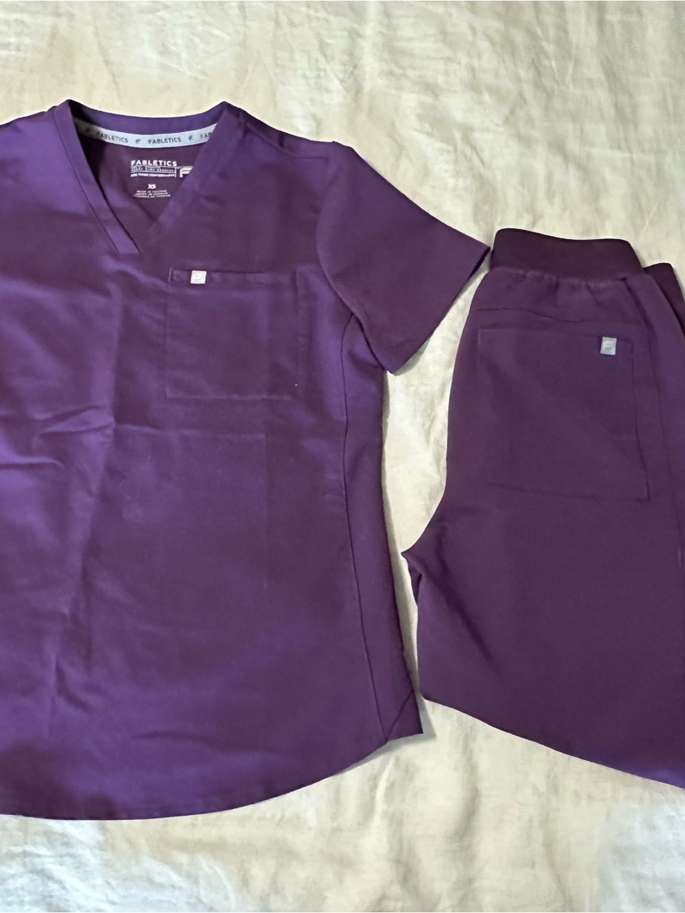 Fabletics Acai Scrub Set, Vital Top XS, High Rise On Call Jogger XS/Short